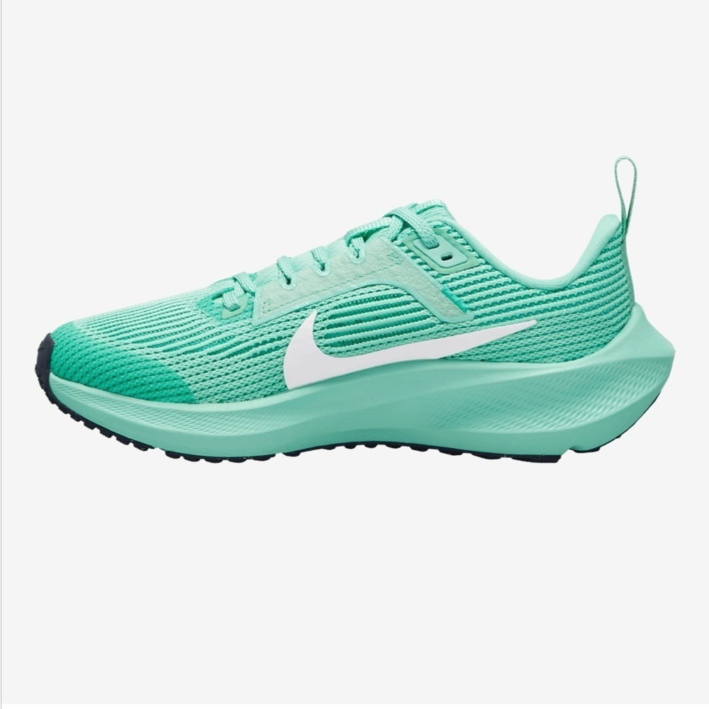 Nike Air Zoom Pegasus 40 Athletic Sneakers - Picture 2 of 5
